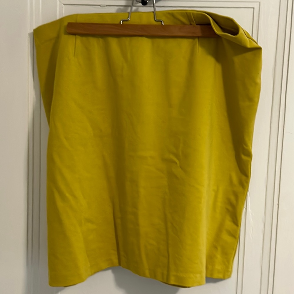 Knit pencil skirt.